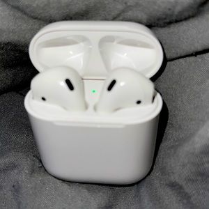 Apple Airpods (2nd Gen) with Charging Case